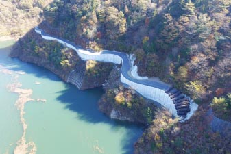 小里川ダム貯水池管理用通路整備工事
